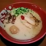 ラーメンまこと屋 - とろ～り半熟煮玉子牛じゃんラーメン(税抜790円)