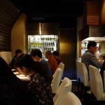 フレンチ割烹 宿 - 隠れ家的こじんまりした店内