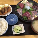 ふらっとごはん。 - お刺身定食880円(税抜)