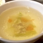 ヤムヤムサイアム - スープは薄味ながら具がうまし