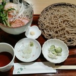 Junteuchisobayumeji - 鴨ロースト＋温玉乗せ小丼とせいろそばのセット。