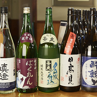提供嚴選的日本酒搭配鮮魚盡情享用