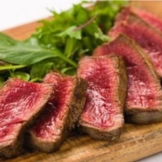 5 000円 厳選素材のスペシャルコース 当店スペシャリテ 低温調理黒毛和牛カルパッチョ や 極上ステーキ食べ比べ など肉の魅力を堪能できるコース Salt 恵比寿 恵比寿 肉バル 食べログ