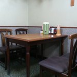 たつ - テーブル席奥側