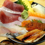 寿司　海老原 - 海鮮丼です、綺麗ですねぇ