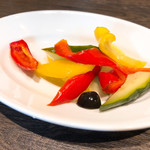 チキンプレイス ロティサリーズ - 彩り野菜のピクルス
