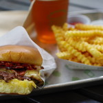 Shake Shack - スモークシャック、フライ、シャックマイスターエール