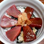 つきじ近富 - つきじ近富 ＠築地 流氷南鮪赤味ブロックを、刺身とヅケの酢飯鮪丼にしてみました。