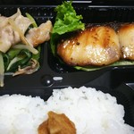 ランチタイム - 豚チンゲン菜、ぶり照り、オイキムチ、ほうれん草マヨ