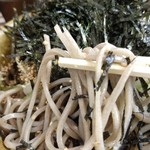 なぜ蕎麦にラー油を入れるのか。 - そうそうこの強烈な蕎麦。