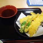 Mugitoro Tsutaya - セット天麩羅！品数少ないですがカラリと揚がってて美味しかったです。