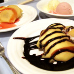 レストラン セリーナ - バナナ&アイス入りクレープ(イチゴとチョコ)、アイス。