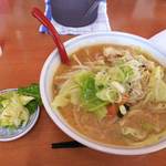 ラーメン 夢一 - 野菜味噌ラーメン(870円) 漬物はセルフサービスです(0円)