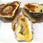 ブラッスリ 風間 - 厚岸産牡蠣のグラタン、シャンパン・ソース（1個300円/厚岸産）