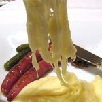 ブラッスリ 風間 - アリゴはこんな感じで伸びる（本当はもっと伸びるみたい）