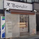 Bondir - 遠目で見ると・・・肉屋さんに見えません？