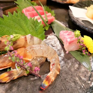 新鮮な魚介類、仕入や食材にこだわっております。