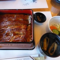 鰻割烹 伊豆栄 本店 - きも吸いではない