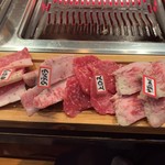 肉酒場 - 七点盛り（中落ちカルビ、上ロース、タテバラ、かぶり）