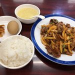 麻辣誘惑 大宝 - 羊肉のクミン炒め、ランチのご飯、煮卵、ザーサイ、スープ