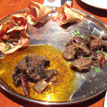 タンドールバル カマルプール - マサラパパド、ナスのアチャール、砂肝のコンフィ(コース)