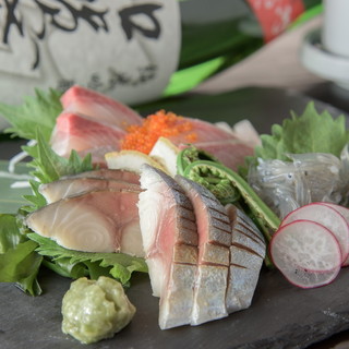 鮮度命！季節の魚介類を使用した当店おすすめのお刺身をぜひ♪