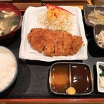 旬彩食卓 芦屋 ひろ - 熟成ローツカツ定食 1,000円