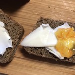 一歩ベーカリー - 美味しいカルピスバターとイマイチのマーマレード