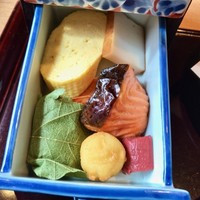 美濃吉 京王新宿店 - 一番下は八寸仕様。。。