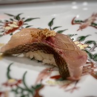 すし 副島康広 - 伊佐木・・この時期の伊佐木は一番美味しいそうですが、脂ののりもよく旨みを感じ美味しいこと。