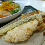 Hanamaru Udon - 野菜かき揚げ・とり天・アスパラ天