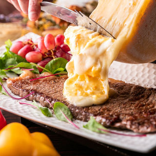 Crispy and melty raclette cheese