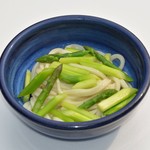 【春～夏～秋】【数量限定】アスパラしょうゆうどん（1玉）〈熱・冷〉