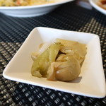 中国料理孝華 - 搾菜　チャーハンに付いて来たザーサイ