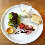Restaurant Asakura - 前菜のプレート、スープ、サラダ、パン付き