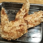 骨付鳥、からあげ、ハイボール がブリチキン。 - 手羽先唐揚げ378円