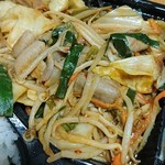 花まる弁当 - ニンニクの効いたみそホルモン炒め