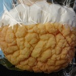 デイリーヤマザキ - 料理写真:ホイップメロンパン、クリーム増量♪