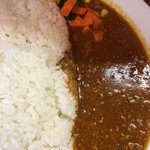 ガネッシュカレー - キーマの方は肉の味？臭み？とトマト的酸味が有り濃い味なんですけど好きではないルーでした。