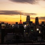 Hinaijidori Maekawa - 店内から見える夕暮れの東京タワー