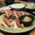牛カツ京都勝牛 - 試食会用の食べ比べセット
通常は黒毛和牛以外の4種を4切れずつ