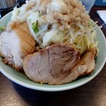 かじろうramen7 - 端豚入り、ラーメン小野菜マシ、あぶらマシマシ