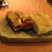 スプレンディード - オリーブフォカッチャとフレッシュトマトのフォカッチャ(*^◯^*)トマト大好き♡