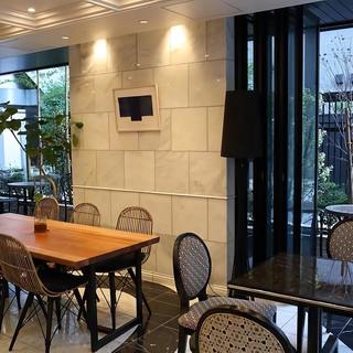 洗練された上質空間で、寛ぎのひとときをお過ごしください。