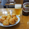 うまい屋 - 料理写真:たこ焼八個 ＆ ビール