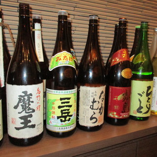 地元・福岡や北九州の純米酒を中心としたラインナップ。焼酎も○