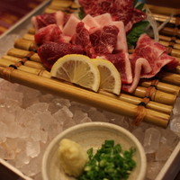 馬桜 下通り店 - 特選馬刺し盛（二人前）