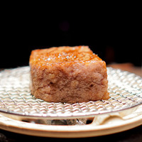 USHIGORO S. GINZA - 神戸牛サーロインの厚切りステーキ     フランス産ゲランド塩 粒生胡椒 山わさび醤油漬け