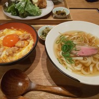 博多 鴨すき 鴨しゃぶ なかもぐろ - 若鶏の親子丼と鴨うどんセット980円