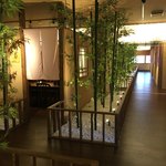 谷口屋 - 店内はきれいで広いです。